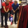 Mağazaya gelen elbise kolisinden yılan çıktı Mağazaya gelen elbise kolisinden yılan çıktı