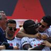 Demba Ba tekbir getirip 3'lü çektirdi Demba Ba tekbir getirip 3'lü çektirdi
