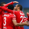 Kartal zirveyi bırakmak istemiyor