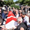 Etiler'deki mezarlıkta hareketli anlar. Milyarder iş insanının mezarı gizlice açıldı