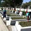 Erzincan da yükümlüler şehit mezarlarını temizledi Erzincan da yükümlüler şehit mezarlarını temizledi