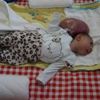 Çaresiz anne ve baba bebekleri için para değil doktor arıyor Çaresiz anne ve baba bebekleri için para değil doktor arıyor