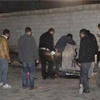 Suriyelilerin çöpe attığı çantadan tüfek çıktı! Suriyelilerin çöpe attığı çantadan tüfek çıktı!