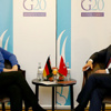 Başbakan Davutoğlu Merkel ile görüştü Başbakan Davutoğlu Merkel ile görüştü