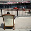 CHP Genel Merkezi önünde koltuklu eylem CHP Genel Merkezi önünde koltuklu eylem