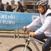 Bisikletli Erdoğan önde, bürokratlar arkada! Bisikletli Erdoğan önde, bürokratlar arkada!