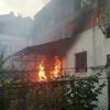 Balkonda çıkan yangın evi küle çeviriyordu Balkonda çıkan yangın evi küle çeviriyordu