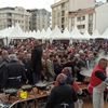 Bursa'da 1 ton bedava hamsi izdihamı Bursa'da 1 ton bedava hamsi izdihamı