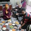 Şehidin dede ve ninesine kahvaltı sürprizi Şehidin dede ve ninesine kahvaltı sürprizi