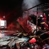 Bolu'da malzeme yüklü kamyonun römorku alev topuna döndü Bolu'da malzeme yüklü kamyonun römorku alev topuna döndü