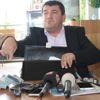Elinde paralarla geldi: Ben züğürt ağa değilim!