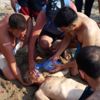 Denizde boğulma tehlikesi geçiren kişi, ambulansta ... Denizde boğulma tehlikesi geçiren kişi, ambulansta ...