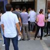 Güvenlikçi olmak için sıraya girdiler Güvenlikçi olmak için sıraya girdiler