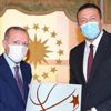 TBF Başkanı Hidayet Türkoğlu'ndan Başkan Recep Tayyip Erdoğan'a kitap takdimi