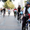 Kadınlar topuklu, şalvarlı pedal çevirdi Kadınlar topuklu, şalvarlı pedal çevirdi