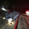 İstanbul Pendik'te takla atan otomobilden çıkanların ilk derdi uyuşturucu maddeyi saklamak oldu