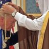 Suudi Arabistan'dan Trump'a kaplan kürkünden kaftan hediyesi