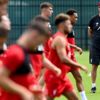 Liverpool video konferansa geç kalan futbolculara ceza kesti Liverpool video konferansa geç kalan futbolculara ceza kesti