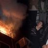 Kağıthane'de 6 katlı binanın çatısı alev alev yandı Kağıthane'de 6 katlı binanın çatısı alev alev yandı