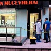 Takma sakal ve perukla kuyumcuyu soydular Takma sakal ve perukla kuyumcuyu soydular