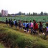Ayaklarında poşetle okula gidiyorlar Ayaklarında poşetle okula gidiyorlar