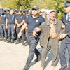 Acılı baba ayakta durmakta zorlandı Acılı baba ayakta durmakta zorlandı