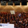 'Yastık altındakileri çıkarın, sürün bunları'