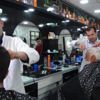 Kuaför kardeşlerden köydeki çocuklara ücretsiz tıraş Kuaför kardeşlerden köydeki çocuklara ücretsiz tıraş