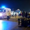 Engelli çiçek satıcısına otomobil çarptı Engelli çiçek satıcısına otomobil çarptı
