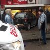 Fren yerine gaza bastı, önce 2 kişiye çarptı, ardından kırtasiyeye daldı
