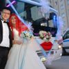 Muavinin gelin arabası otobüsü oldu Muavinin gelin arabası otobüsü oldu
