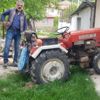 Kendi evine traktör ile girdi Kendi evine traktör ile girdi