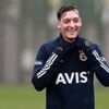 Mesut Özil kamp kadrosuna alındı