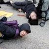 Hong Kong protestolarında bir öğrenci polis tarafından ... Hong Kong protestolarında bir öğrenci polis tarafından ...