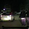Kelepçeli kaçak polis aracıyla kaçmaya çalıştı