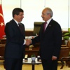 AK Parti heyeti CHP Genel Merkezi'nde, Davutoğlu'nu Öztrak karşıladı AK Parti heyeti CHP Genel Merkezi'nde, Davutoğlu'nu Öztrak karşıladı
