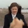 Muhabir mikrofonu köpeğe kaptırdı. Canlı yayını bırakıp peşinden koştu Muhabir mikrofonu köpeğe kaptırdı. Canlı yayını bırakıp peşinden koştu