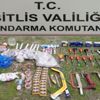 Bitlis’te teröristlere ait sığınak ve patlayıcı ele geçirildi Bitlis’te teröristlere ait sığınak ve patlayıcı ele geçirildi