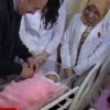 Bakan Müezzinoğlu'ndan ilk doğan bebeğe altın