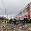 Raylarda kulaklıkla müzik dinlerken, tren çarptı