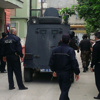 Eşini bıçakla yaralayıp kendini eve kilitledi Eşini bıçakla yaralayıp kendini eve kilitledi