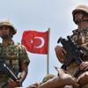 Kahraman baba, oğluyla vatan nöbetinde Kahraman baba, oğluyla vatan nöbetinde