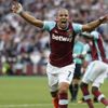 Galatasaray'ın yedinci uçağından Feghouli iniyor