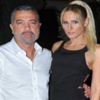 Erdal Acar'dan sevgilisiyle ilk poz Erdal Acar'dan sevgilisiyle ilk poz