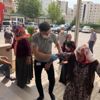 'Cenazeyi kim defnedecek' kavgasında kan aktı: 6 kişi yaralandı, 5 kişi gözaltına alındı 'Cenazeyi kim defnedecek' kavgasında kan aktı: 6 kişi yaralandı, 5 kişi gözaltına alındı