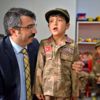 Miniklerden "asker selamlı" karşılama Miniklerden "asker selamlı" karşılama