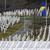 Srebrenitsa da kimliği belirlenemeyen 82 kurban toprağa ... Srebrenitsa da kimliği belirlenemeyen 82 kurban toprağa ...
