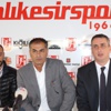 Burak Yılmaz'ın babası imzayı attı Burak Yılmaz'ın babası imzayı attı