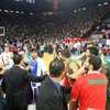 Maç bitti saha karıştı Maç bitti saha karıştı