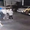 Beylikdüzü'nde gece kulübü önündeki silahlı kavga kamerada Beylikdüzü'nde gece kulübü önündeki silahlı kavga kamerada